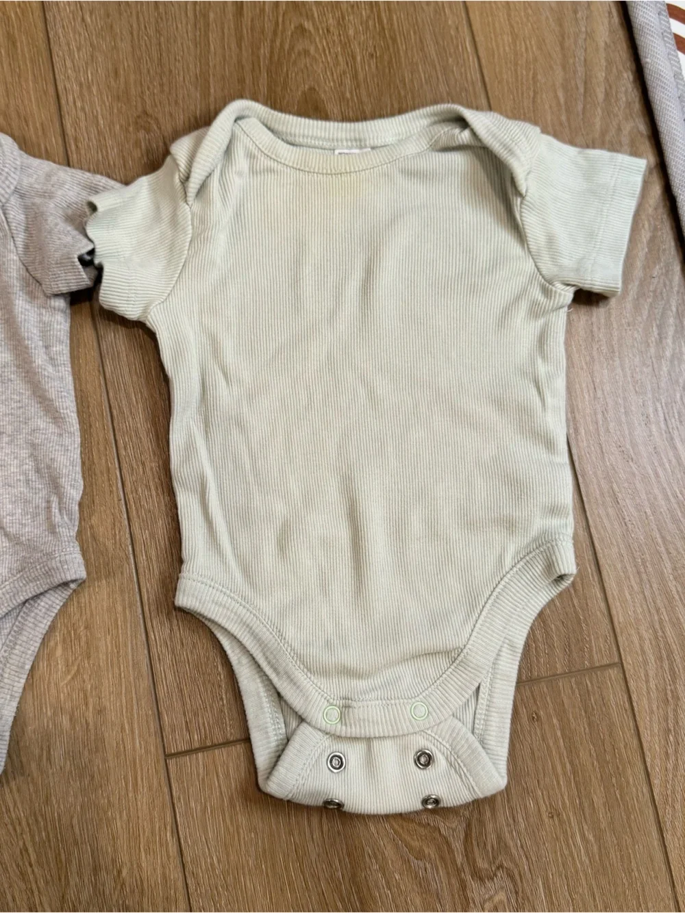 (3) Nordstrom 3/6 Month Adjustable Onsies - Picture 4 of 7